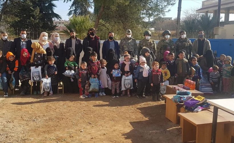 Mehmetçik, Rasulayn'daki dul ve yetimlerin yüzünü güldürdü