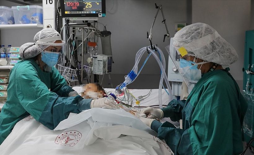 Türkiye'de 10 bin 220 kişinin Kovid-19 testi pozitif çıktı, 174 kişi hayatını kaybetti