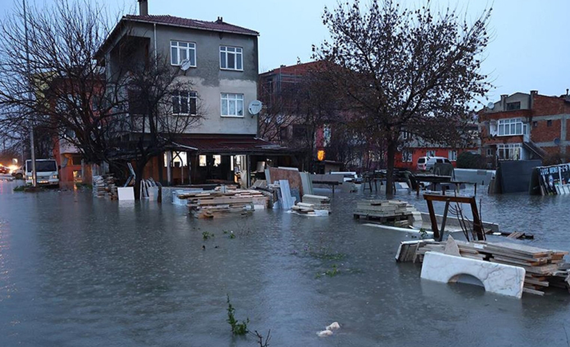 Edirne'de sağanak hayatı olumsuz etkiledi