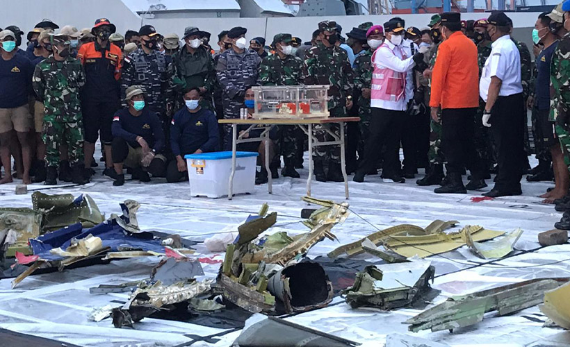 Düşen yolcu uçağının karakutusu denizden çıkarıldı