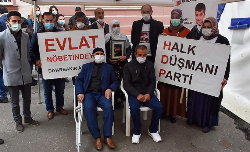 Diyarbakır annelerinin HDP binası önündeki eylemine iki aile daha katıldı