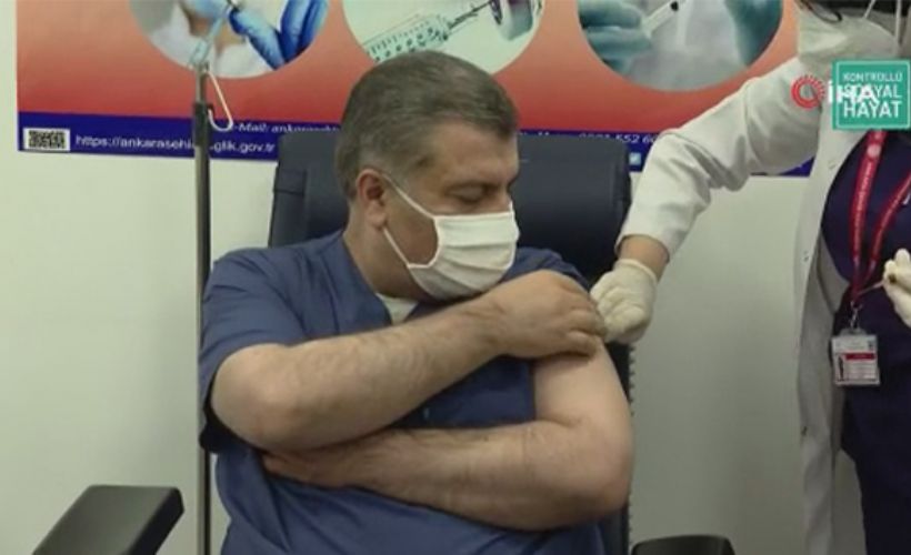 CoronaVac aşısı, Ankara Şehir Hastanesi'nde Sağlık Bakanı Koca'ya yapıldı