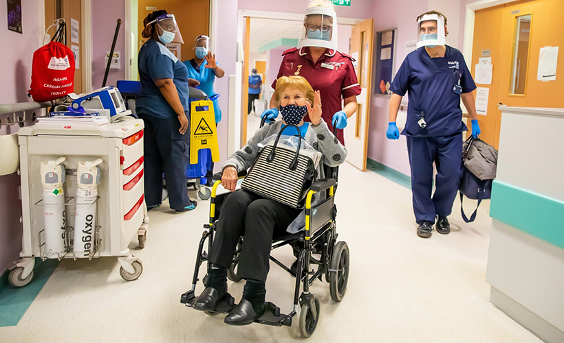 İngiltere’de yaklaşık 4,5 milyon hasta tedavi olmayı bekliyor