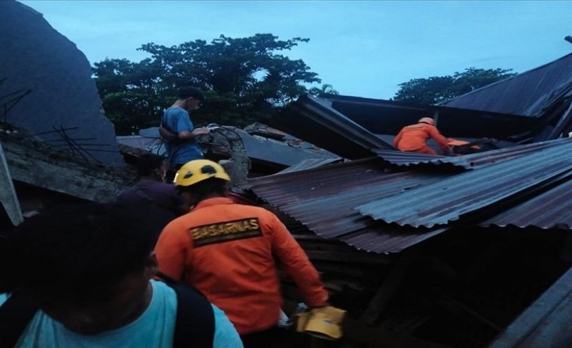 Endonezya’da 6,2 büyüklüğünde deprem: 8 ölü