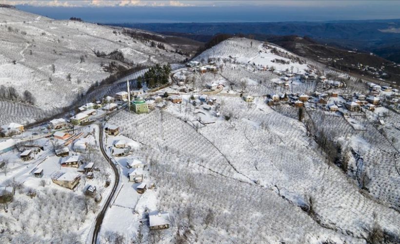 Sakarya'da karla kaplanan Çam Dağı görsel şölen sunuyor