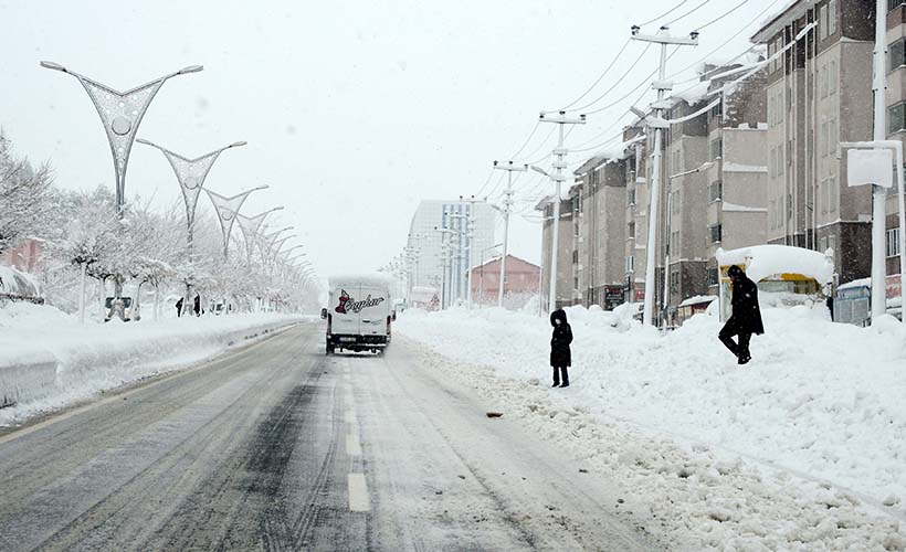 3 ilde 729 yerleşim birimi ulaşıma kapalı