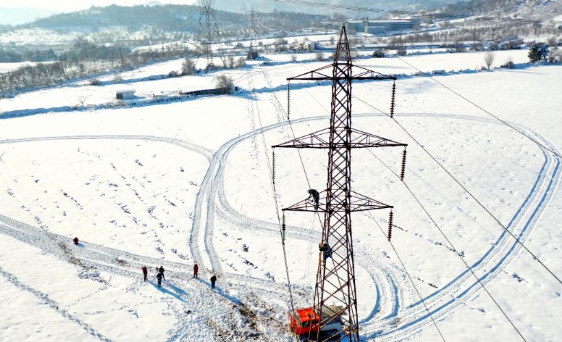 'Enerji timleri' kesintisiz enerji için zorlu şartlarda mücadele ediyor