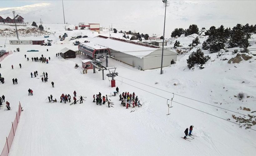 Doğu Anadolu'da kayağın parlayan adresi: Ergan Dağı