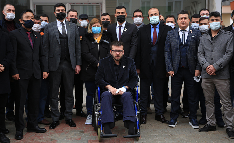 Gaziyi darp eden baba ve oğlunun serbest bırakılmasına tepki