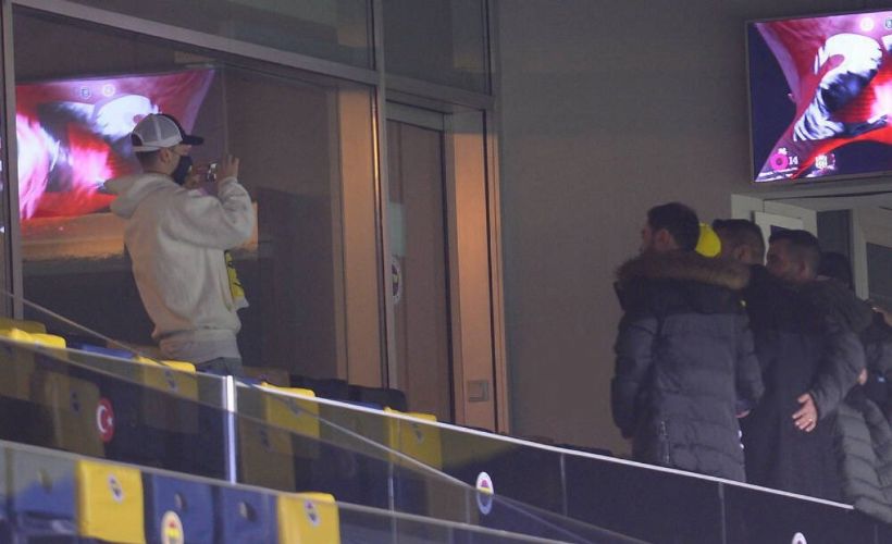 Mesut Özil, Kayserispor maçının tribünden izledi