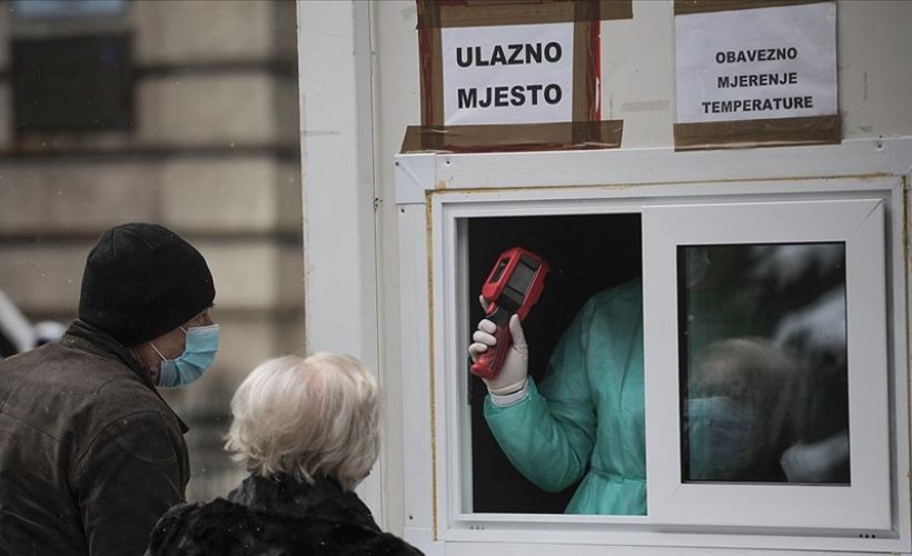 Bosna Hersek'te Kovid-19 aşısının hala tedarik edilmemesi halkı endişelendiriyor