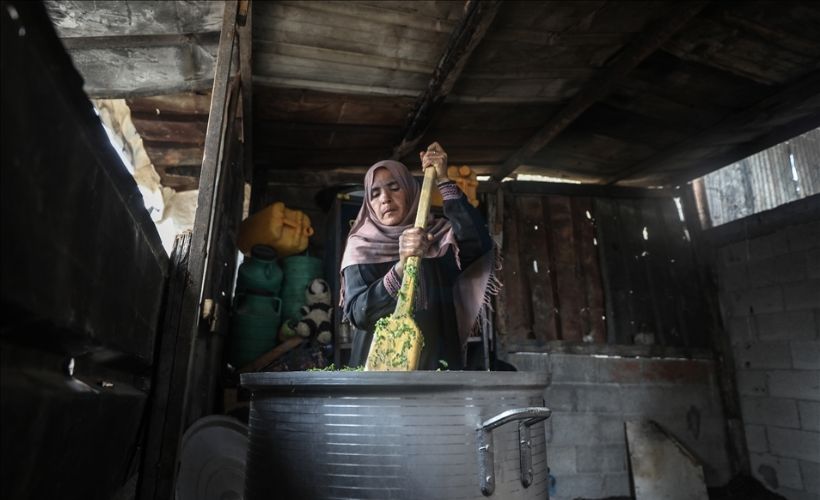 Kuşatma altındaki Gazzeli ailelere yemek yardımı