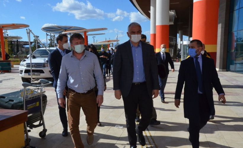 Bakan Mehmet Nuri Ersoy'dan Five Eyes film setine sürpriz ziyaret