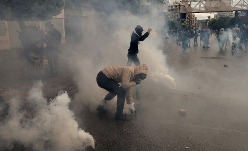 Lübnan'da devam eden gösterilerde 100'den fazla kişi yaralandı