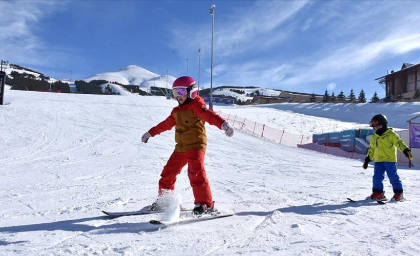 Palandöken'deki kayak keyfi Kovid-19 tedbirleri çerçevesinde sürüyor