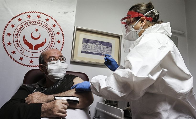 Türkiye'de son 24 saatte 6 bin 912 kişinin testi pozitif çıktı