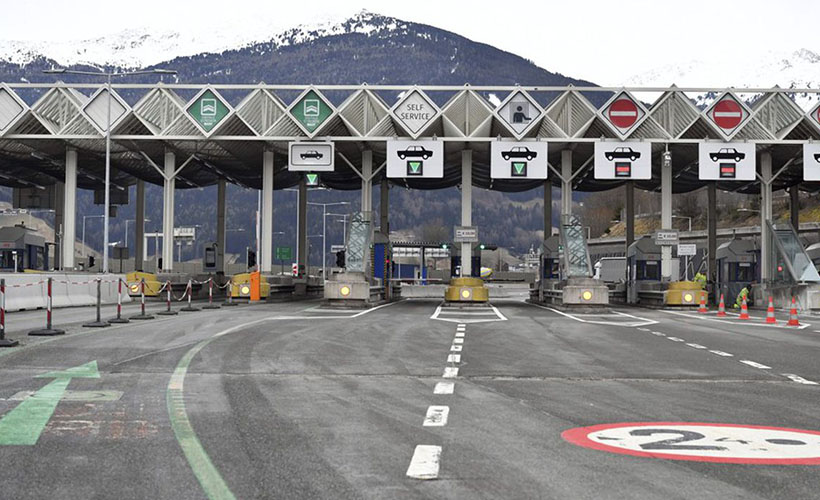 Fransa, AB üyesi olmayan ülkelerden gelenlere sınırları kapadı