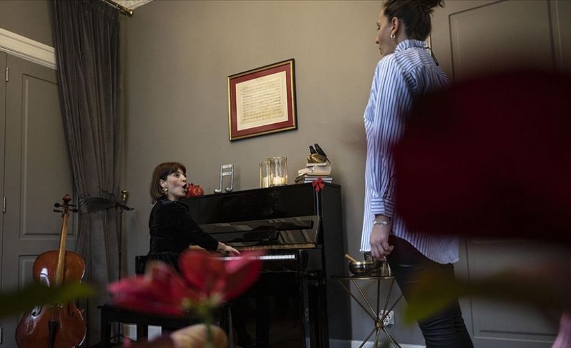 Koronavirüsün neden olduğu ses kısıklığı 'müzikli terapi' ile tedavi edilebiliyor