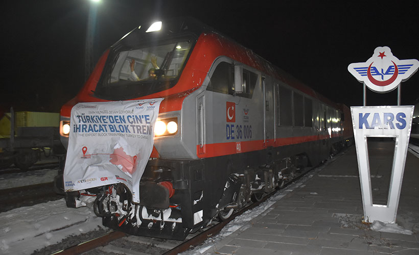 Çin'e gidecek bor yüklü ihracat treni Kars'tan Gürcistan'a uğurlandı