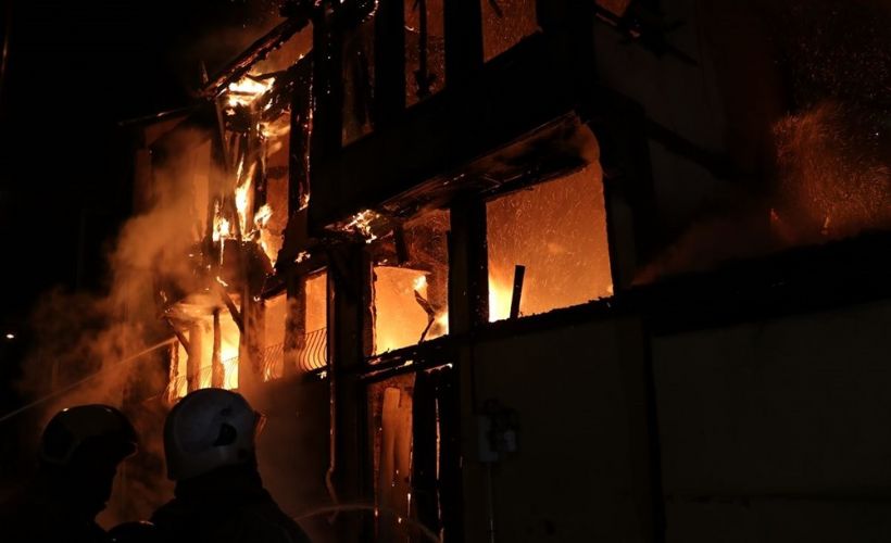 Bursa'da 120 yıllık tarihi bina kül oldu