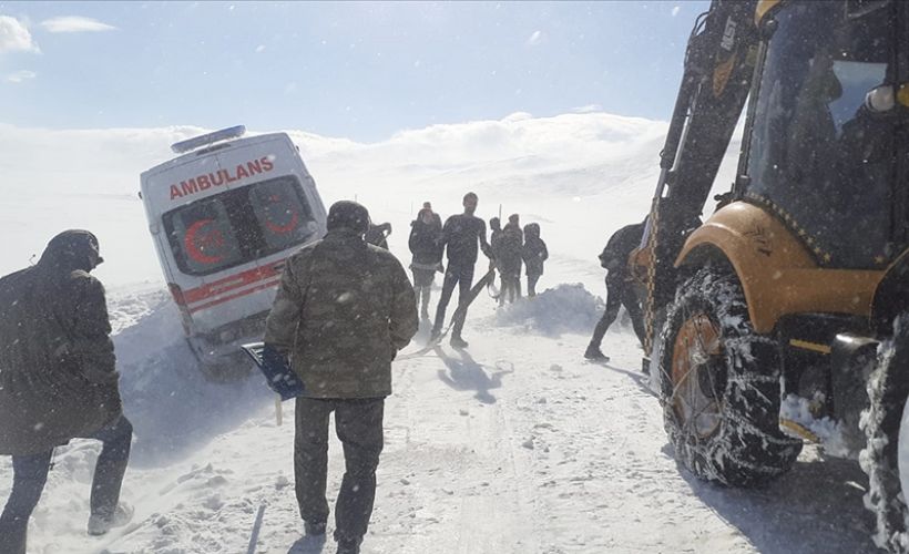 1 aylık bebeğin pansumanı için 6 saat karla mücadele ettiler