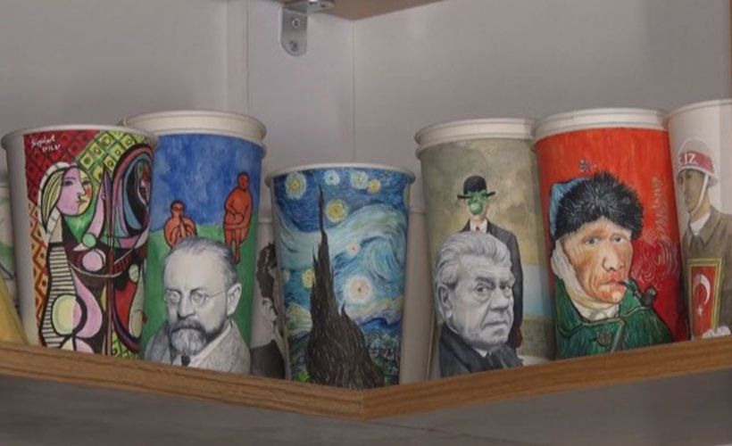 Türk gezgin milyon dolarlık eserleri karton bardaklara çizdi: 25 ülke, 50 şehir gezdi