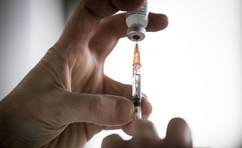 Kovid-19 aşısı yaptıranların sayısı 2 milyonu geçti