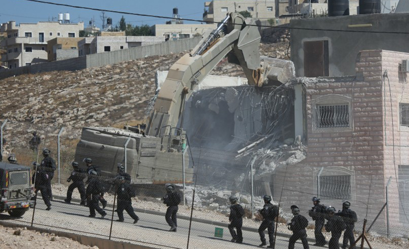 İsrail işgal güçleri, Filistinlilere ait 40 yapıyı yıktı