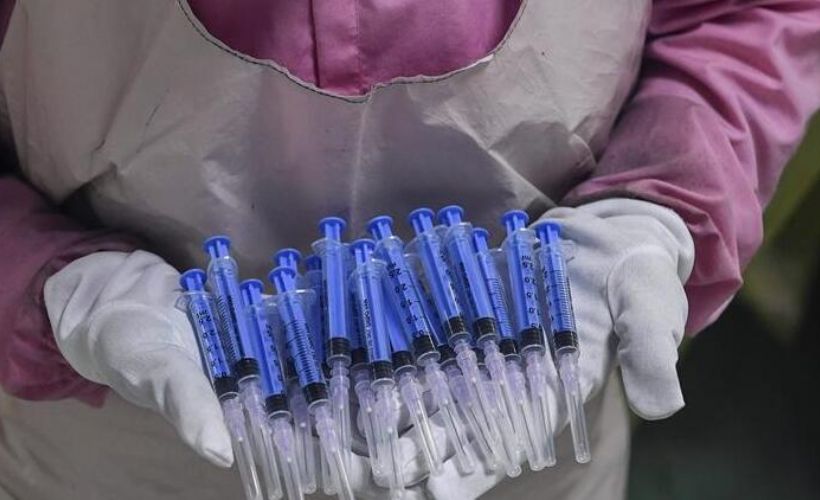 Belgeleri Reuters ele geçirdi: Oxford aşı denemelerinde yaptığı hatayı böyle sakladı!