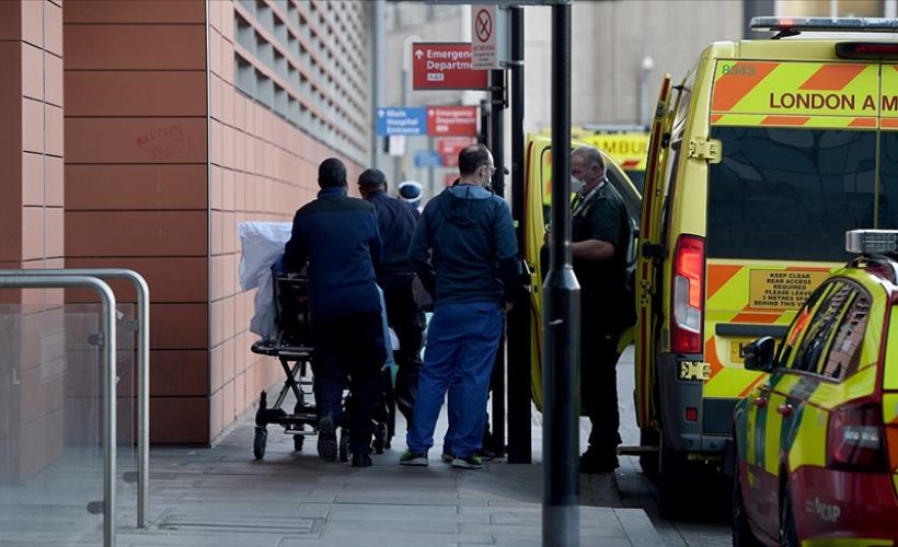 İngiltere'de Kovid-19 nedeniyle son 24 saatte 406 kişi öldü