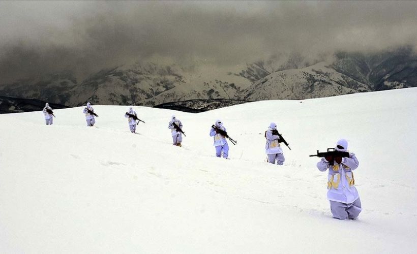 Muş'ta jandarma ekipleri, teröristlere dondurucu soğukta da göz açtırmıyor