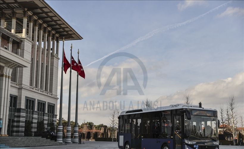 Cumhurbaşkanı Erdoğan, elektrikli sürücüsüz otobüsü test etti