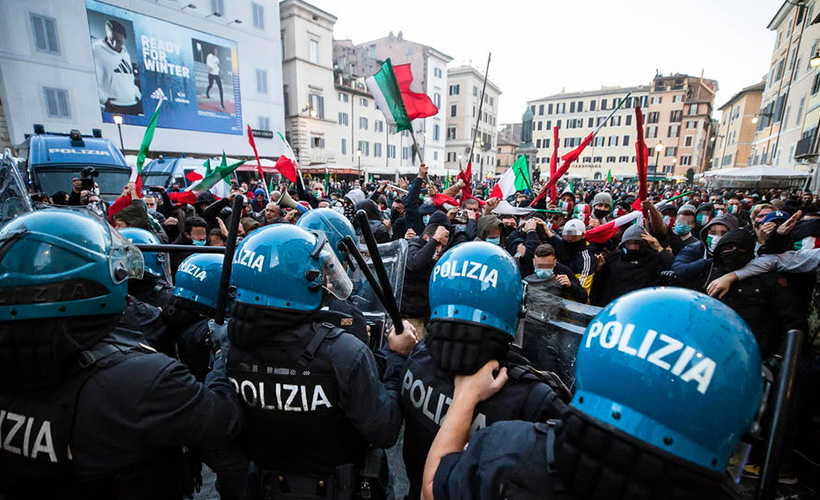 Avrupa'da salgın karşıtı protestolar yayılıyor
