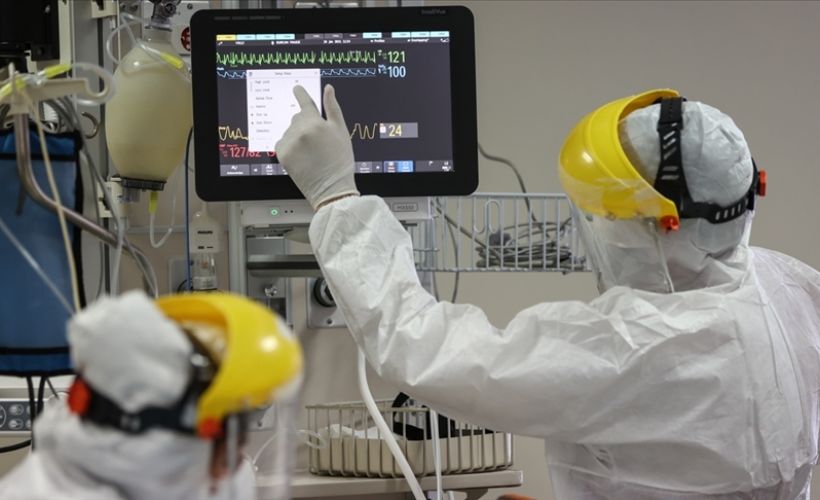 Türkiye'de son 24 saatte 7 bin 795 kişinin testi pozitif çıktı