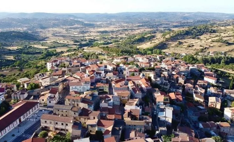 İtalya’nın Oniferi kasabasında koronaya yakalanmak yasak
