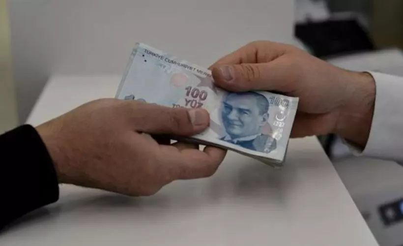 Tanımadığı kişiden hesabına gelen parayı harcadı, mahkemelik oldu