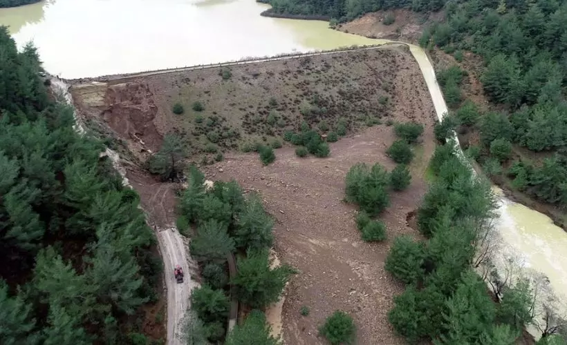 İzmir'de taşkın tehlikesi, 30 hane boşaltıldı!