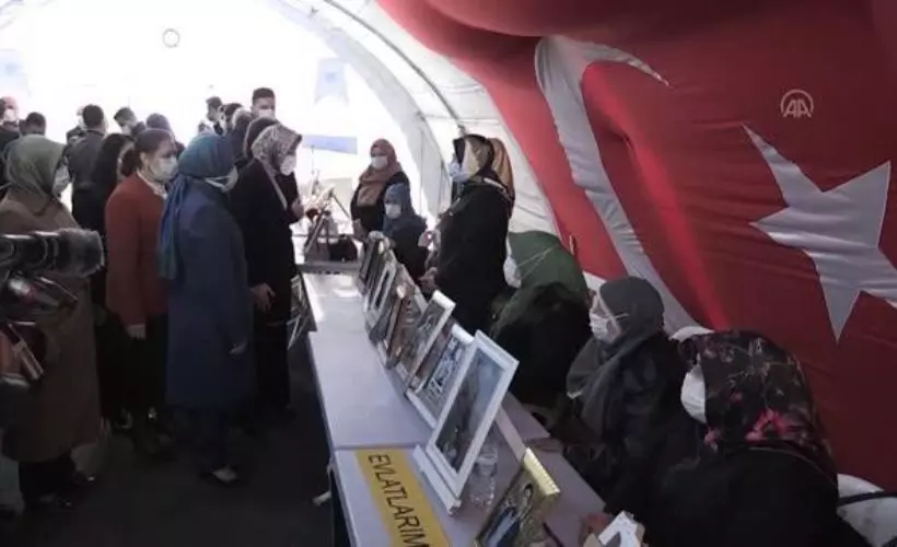 AK Parti'li Çam, Diyarbakır annelerini ziyaret etti