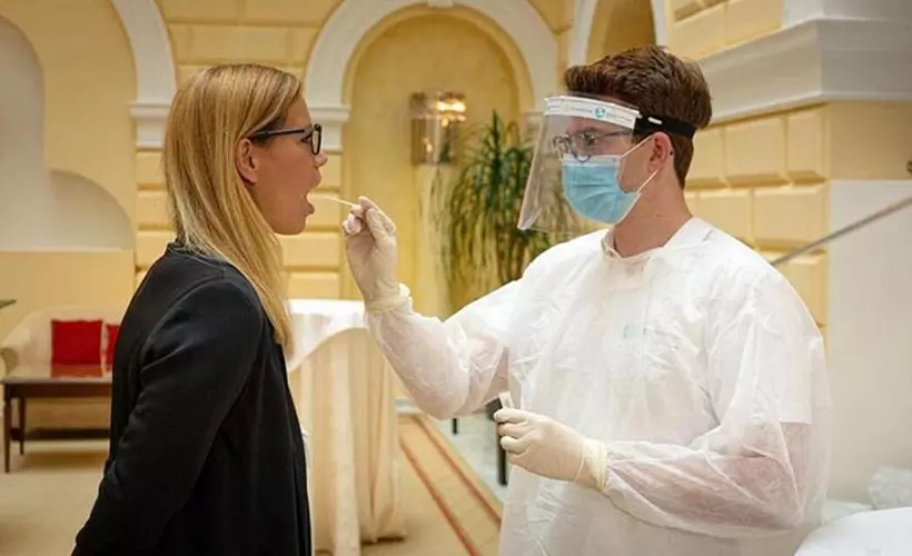 KKTC'de yoğunluk nedeniyle PCR test işlemi durduruldu