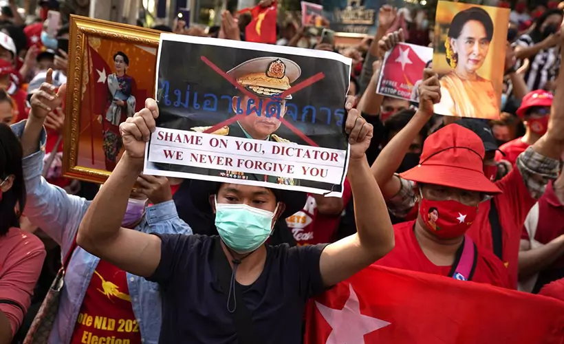 Myanmar'da darbe karşıtı protestoculara gözaltı