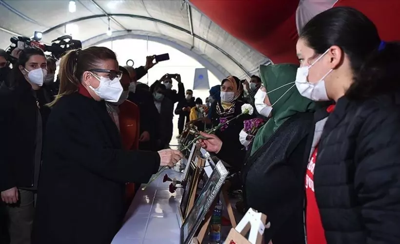 Ticaret Bakanı Ruhsar Pekcan Diyarbakır annelerini ziyaret etti