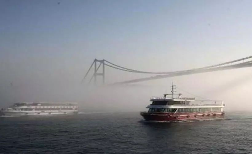 İstanbul ve Çanakkale Boğazı çift yönlü gemi geçişlerine kapatıldı