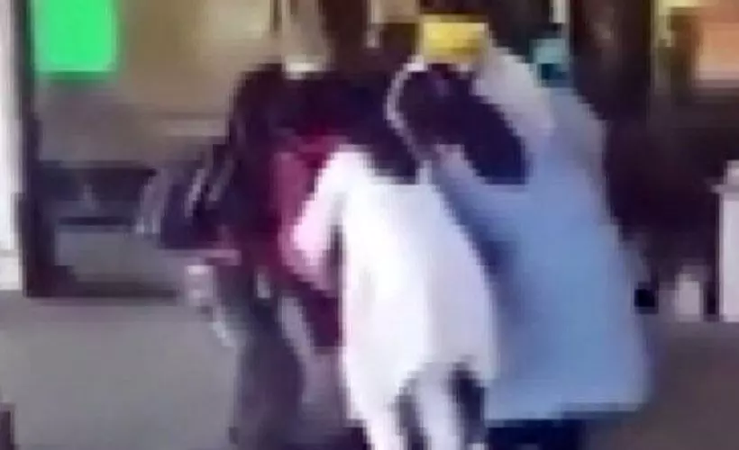 Meksika'da hastanelerin kapasitesi doldu, hamile kadın sokak ortasında doğum yaptı