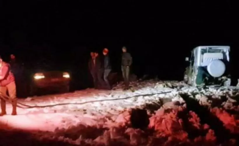 Yaylada mahsur kalan 8 kişi kurtarıldı