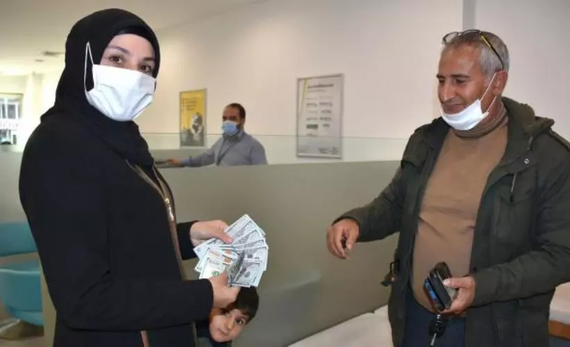 Hesabına yanlışlıkla gönderilen 20 bin doları iade etti