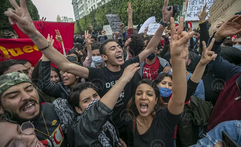 Tunus'ta gözaltılara karşı protesto yürüyüşü