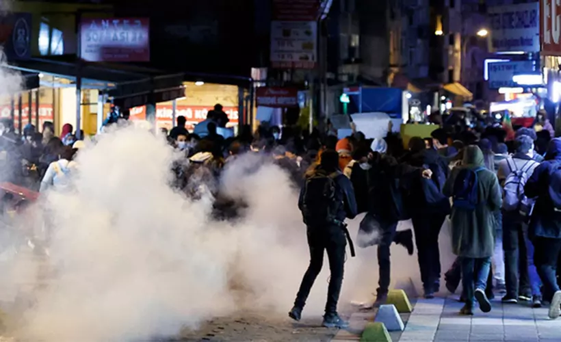 İzmir'de gösteri yapan 26 kişi serbest bırakıldı