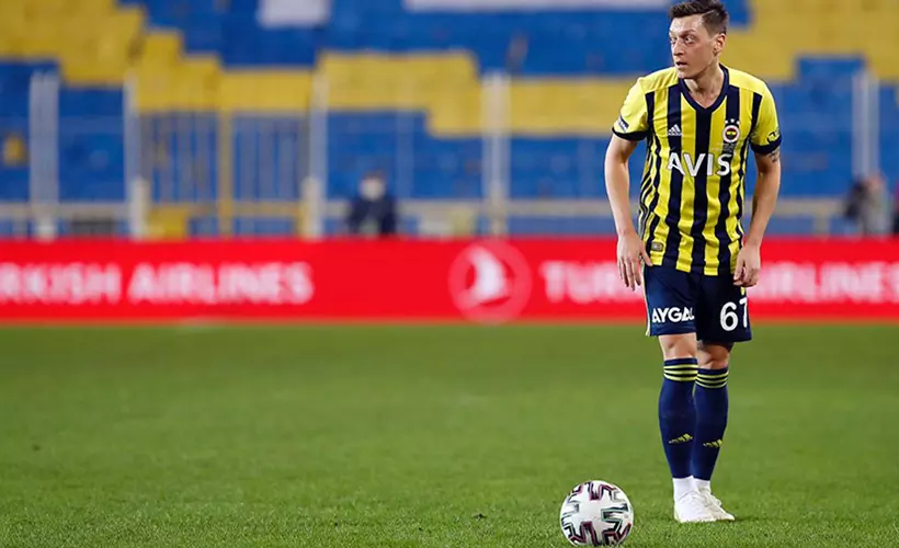 Mesut Özil'den derbi paylaşımı