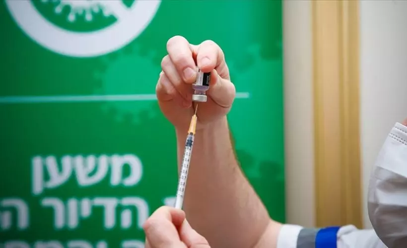 İsrail'de Kovid-19'a karşı aşılama hızı yarı yarıya düştü