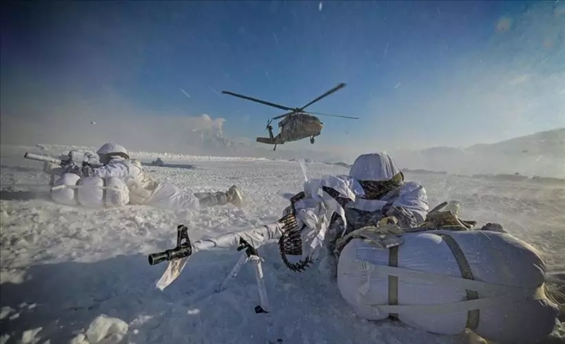 Komandolar zorlu hava şartlarında terörle mücadeleyi sürdürüyor